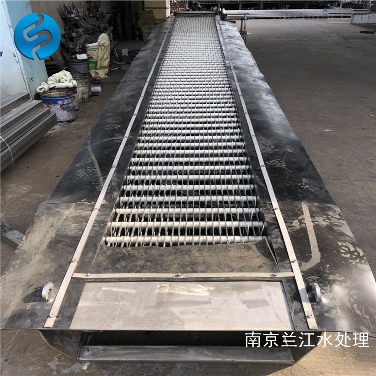 XQ1000型循環式齒耙回轉式除污機